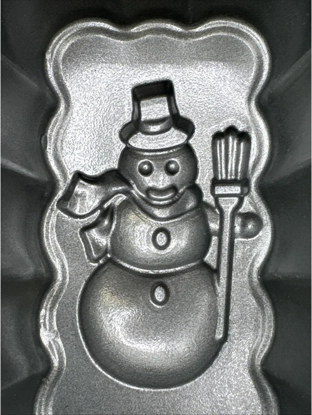 Nordic Ware Holiday Mini Loaf Pan Non-stick Cast Aluminum Christmas 8 Loaves NEW